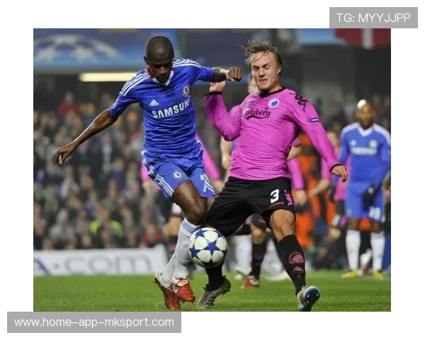 切尔西中后场的断球后快速推进直接形成得分