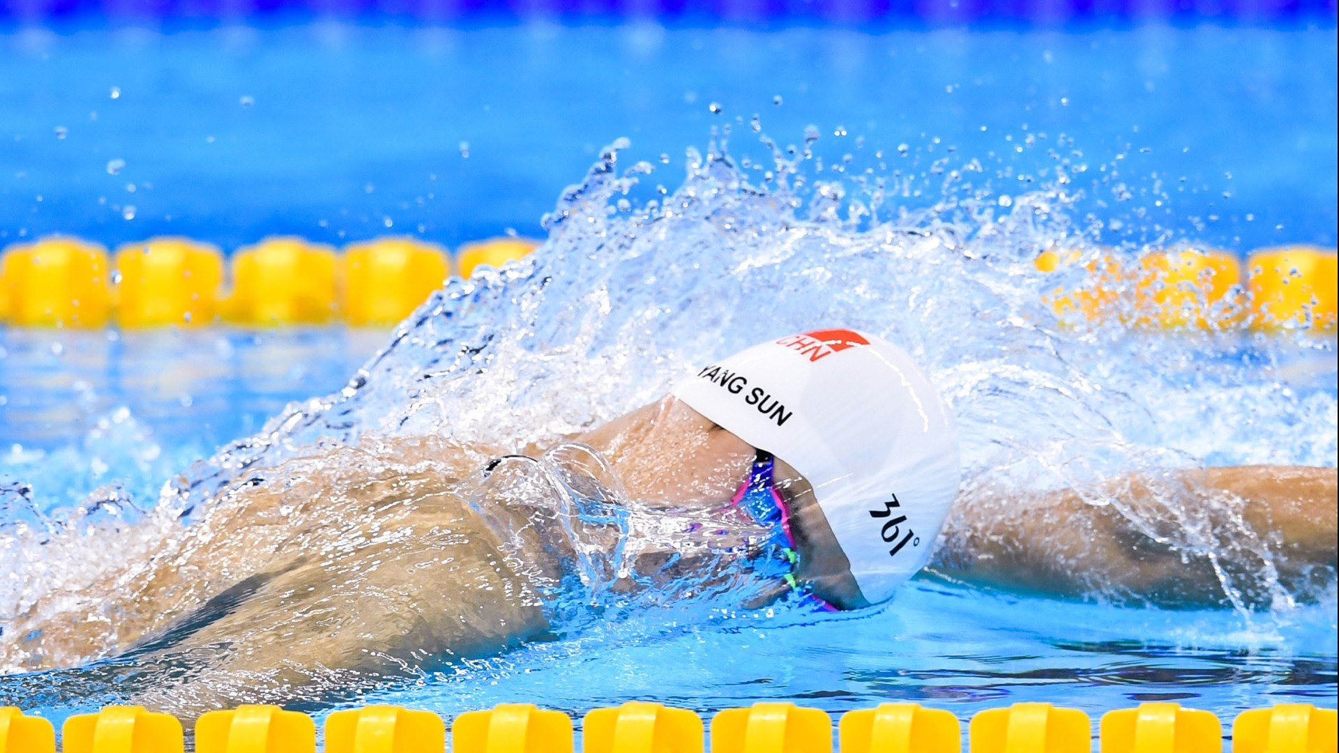 中国足球防守压迫数据统计,足球防守队员压过了半场